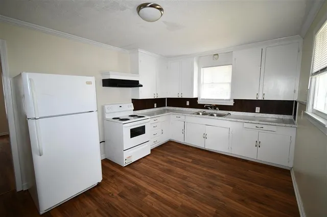 $950 | 912 17th Street, Lake Charles, LA 70601