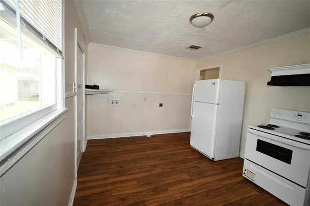 $950 | 912 17th Street, Lake Charles, LA 70601