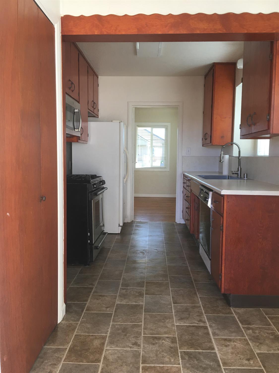 1237 West Keyes Road Modesto, CA 95358 - Photo 11 of 16 Interior photo taken prior to tenant moving in.