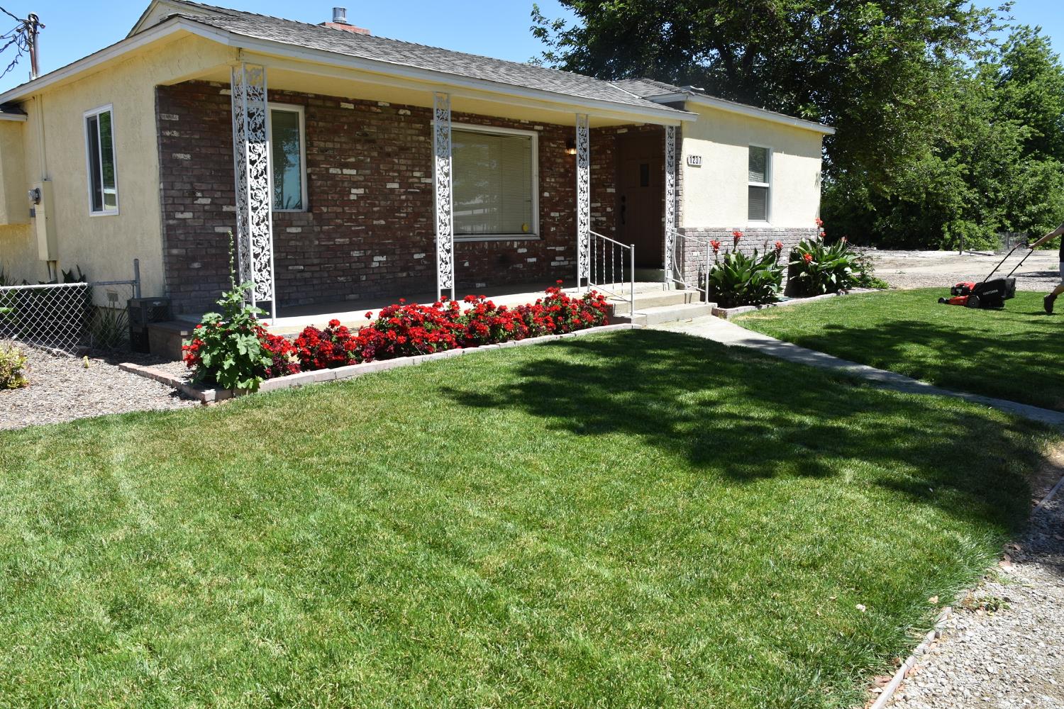 1237 West Keyes Road Modesto, CA 95358 - Photo 4 of 16