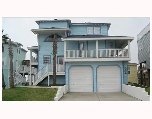 a view of building with yard