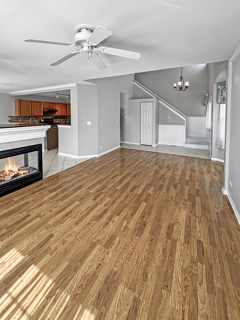 817 Blue Spruce Court Lindenhurst, IL 60046 - Photo 3 of 15