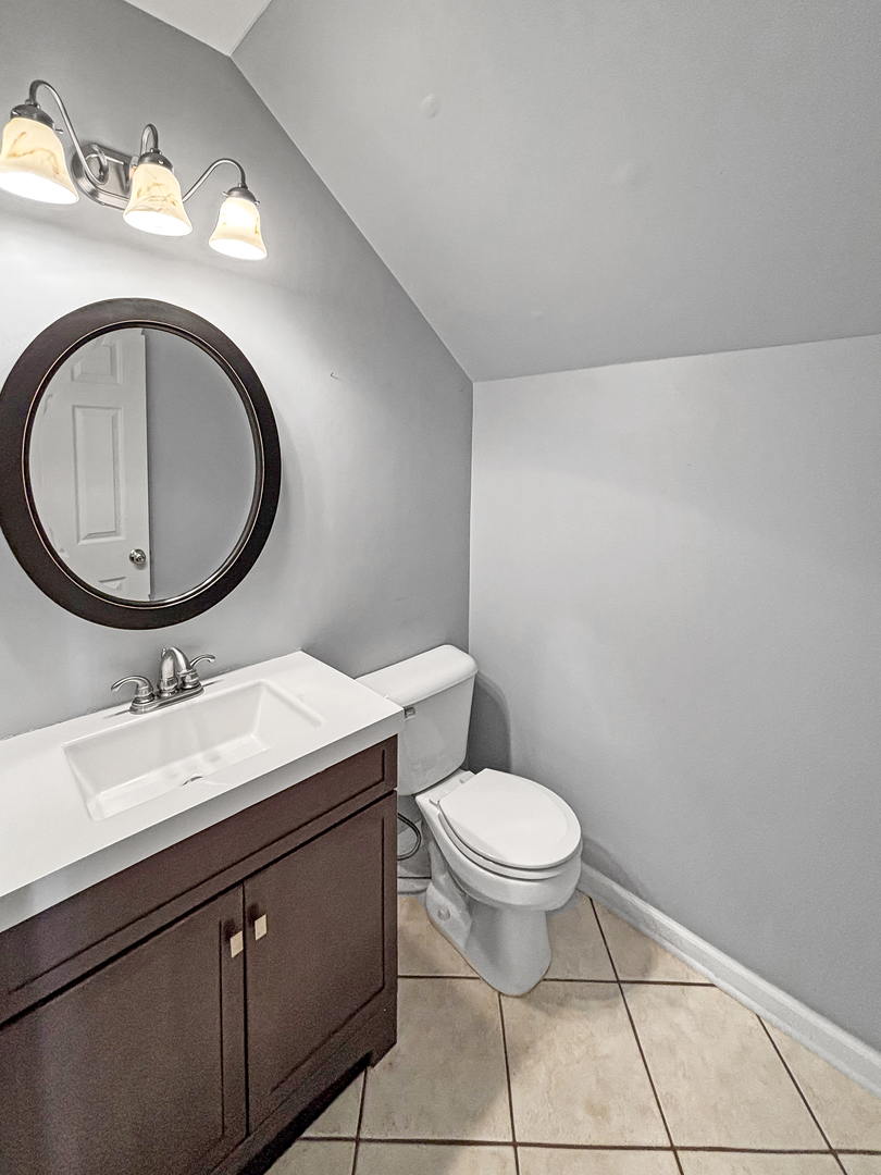 817 Blue Spruce Court Lindenhurst, IL 60046 - Photo 7 of 15