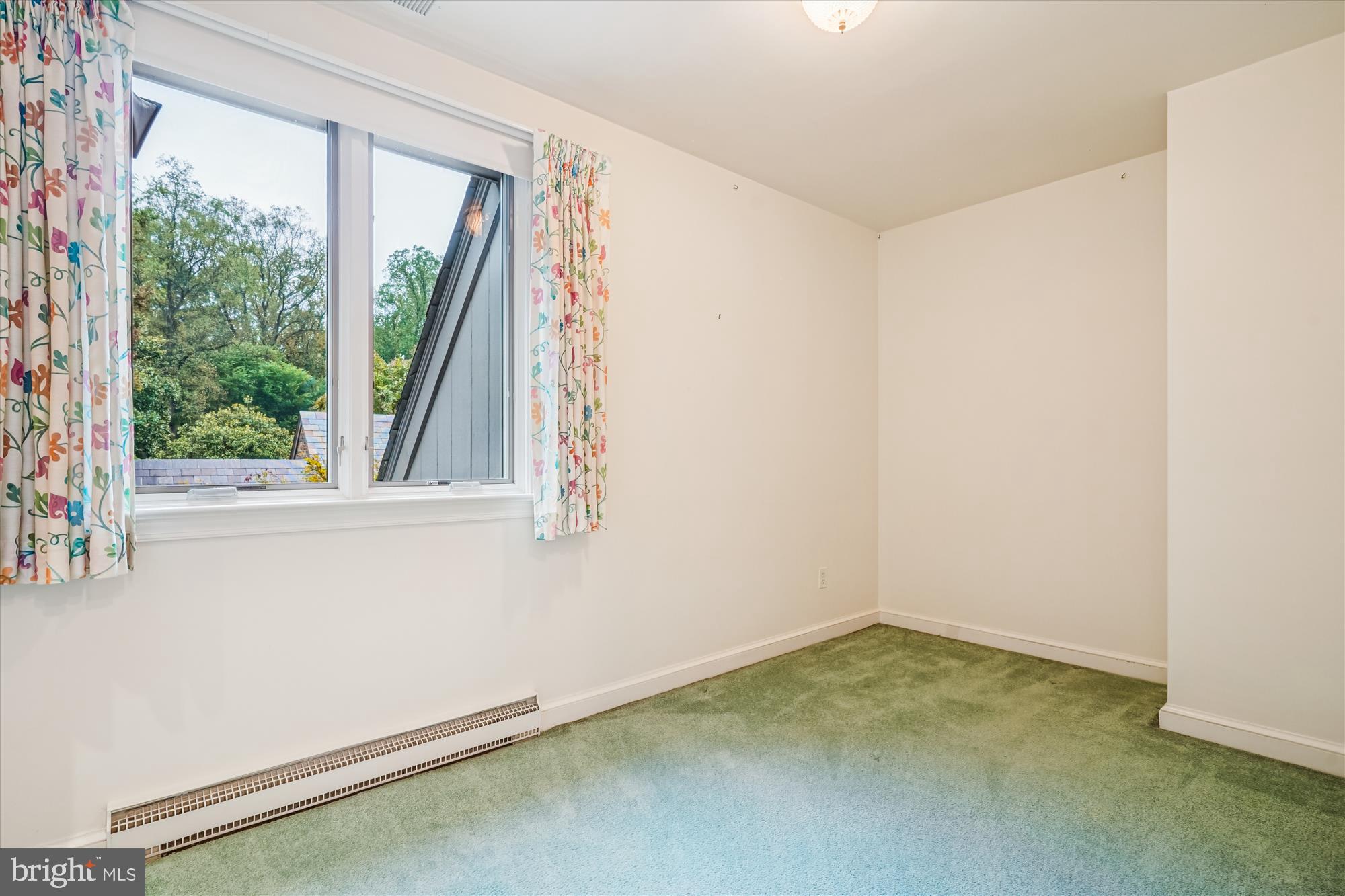 702 Belgrove Road McLean, VA 22101 - Photo 33 of 52 an empty room with a window