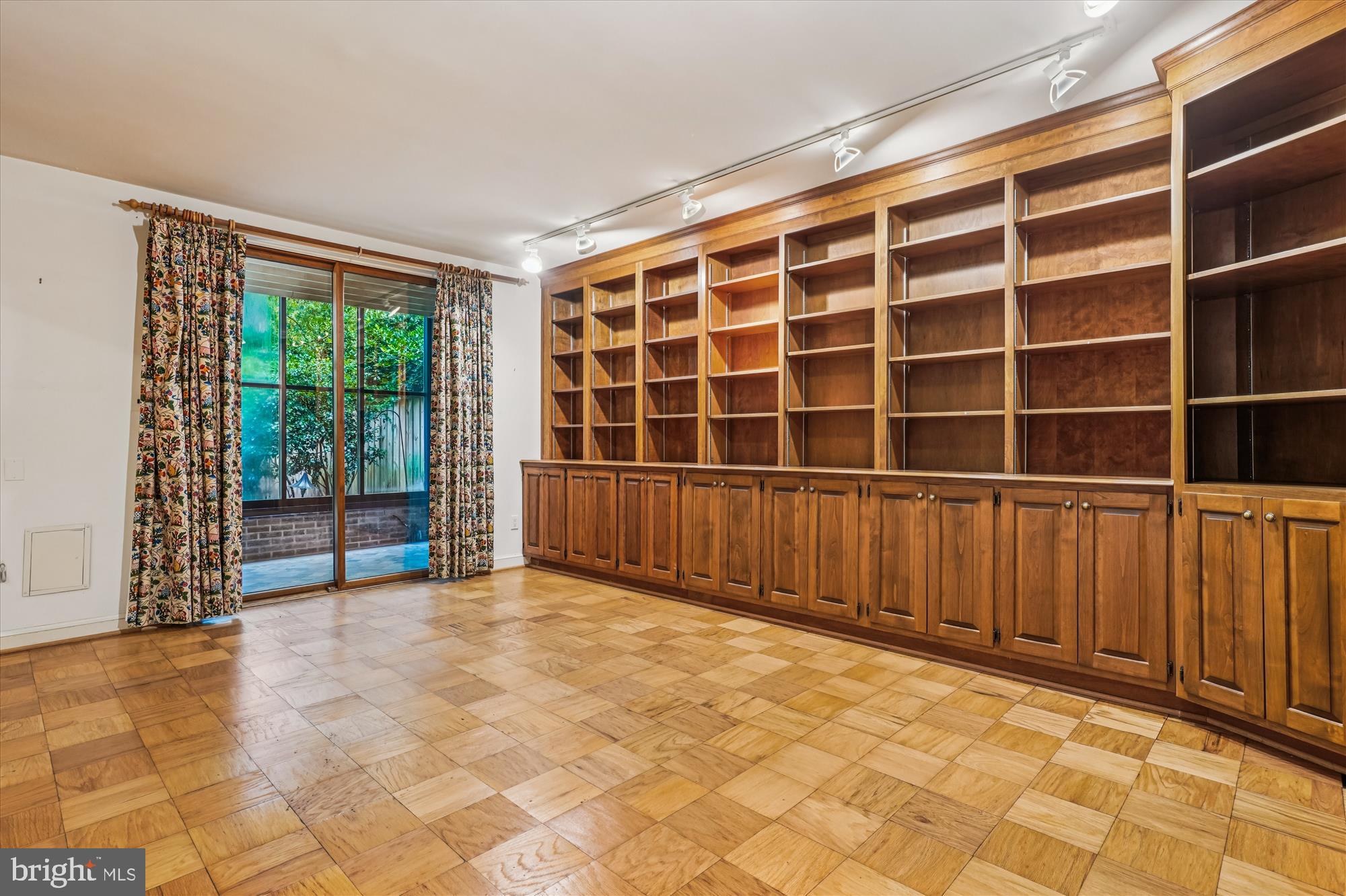 702 Belgrove Road McLean, VA 22101 - Photo 35 of 52 Library/ Den - Lower Level