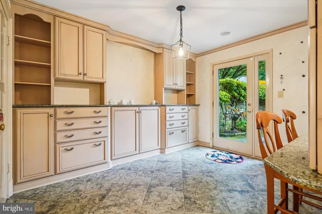 a view of livingroom with furniture