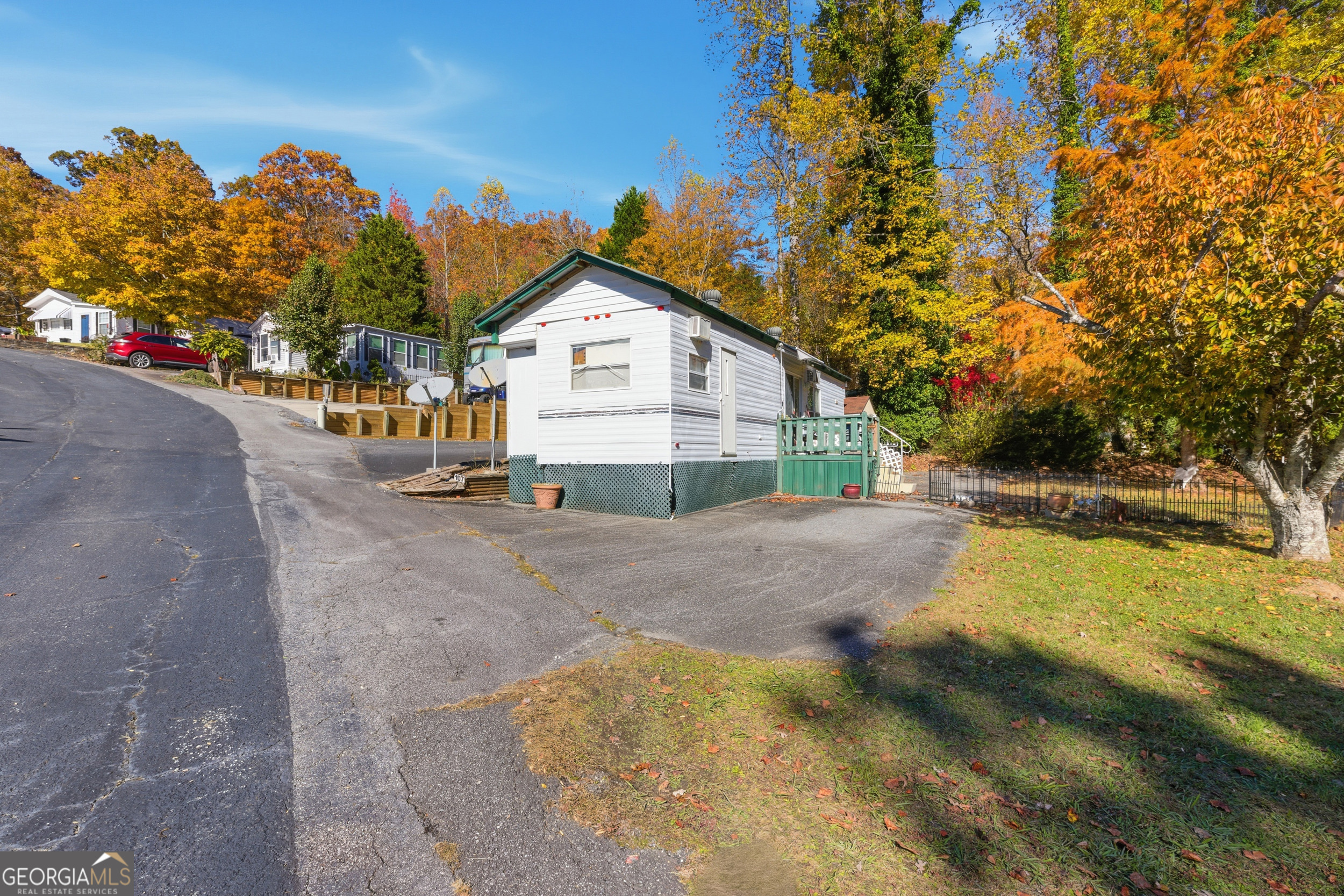 107 Holiday Loop Cleveland, GA 30528 - Photo 2 of 21