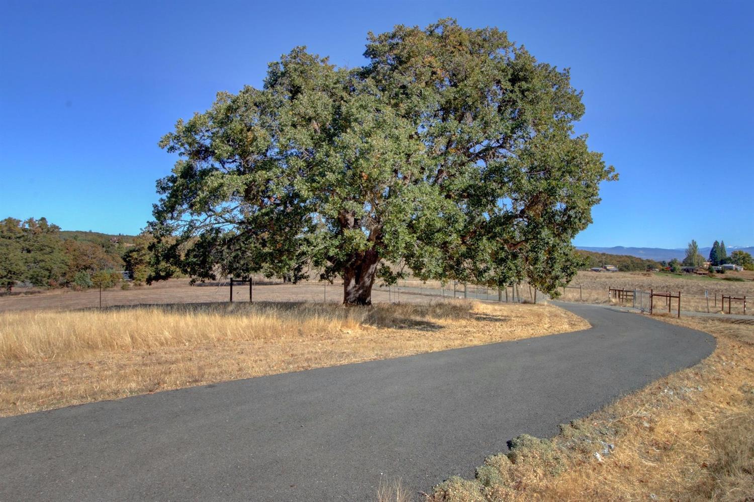 5753 Old Stage Road Central Point, OR 97502 - Photo 3 of 22 Additional Photo