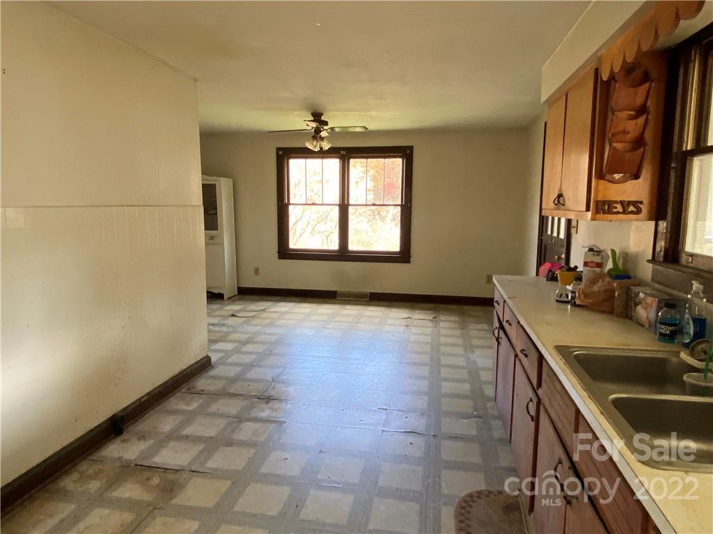 1629 Grapevine Road Marshall, NC 28753 - Photo 15 of 16 Gallery Image 15