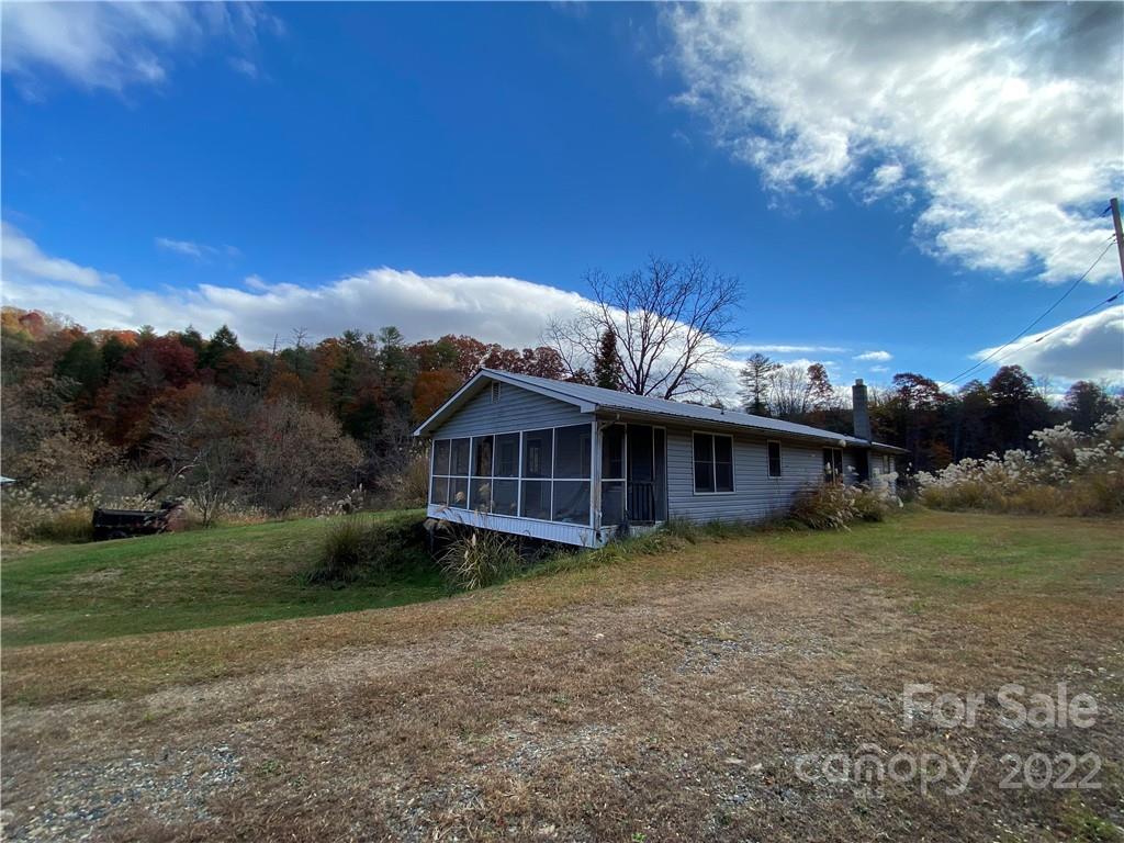 1629 Grapevine Road Marshall, NC 28753 - Photo 3 of 16 Gallery Image 3