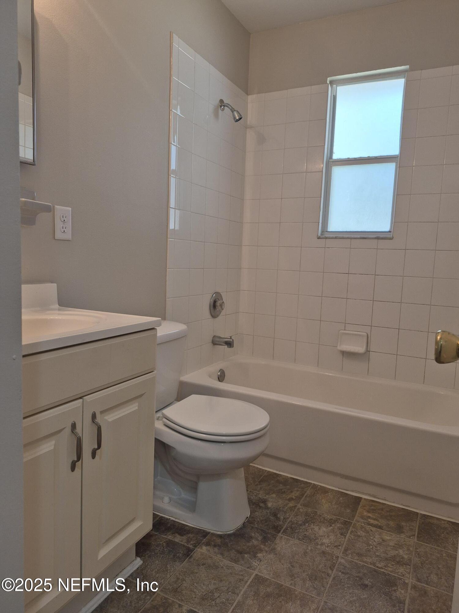 223 Edson Drive Orange Park, FL 32073 - Photo 19 of 21 a bathroom with a toilet sink and bathtub