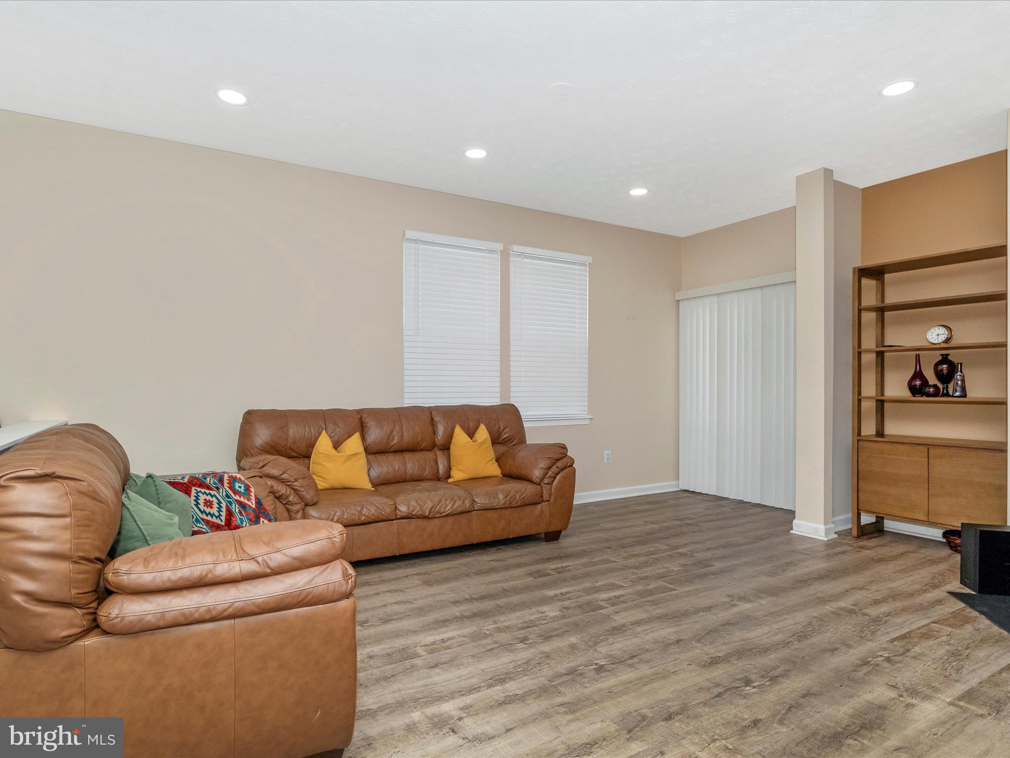719 Luke Road Middle River, MD 21220 - Photo 5 of 30 Living Room