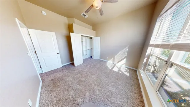 a view of entryway with window