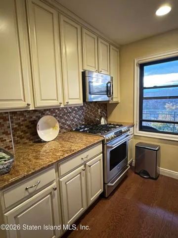 $375,000 | 1100 Clove Road, Unit 7O | Silver Lake