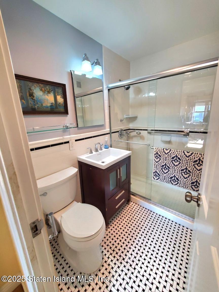 1100 Clove Road, Unit 7O Staten Island, NY 10301 - Photo 24 of 36 Bathroom