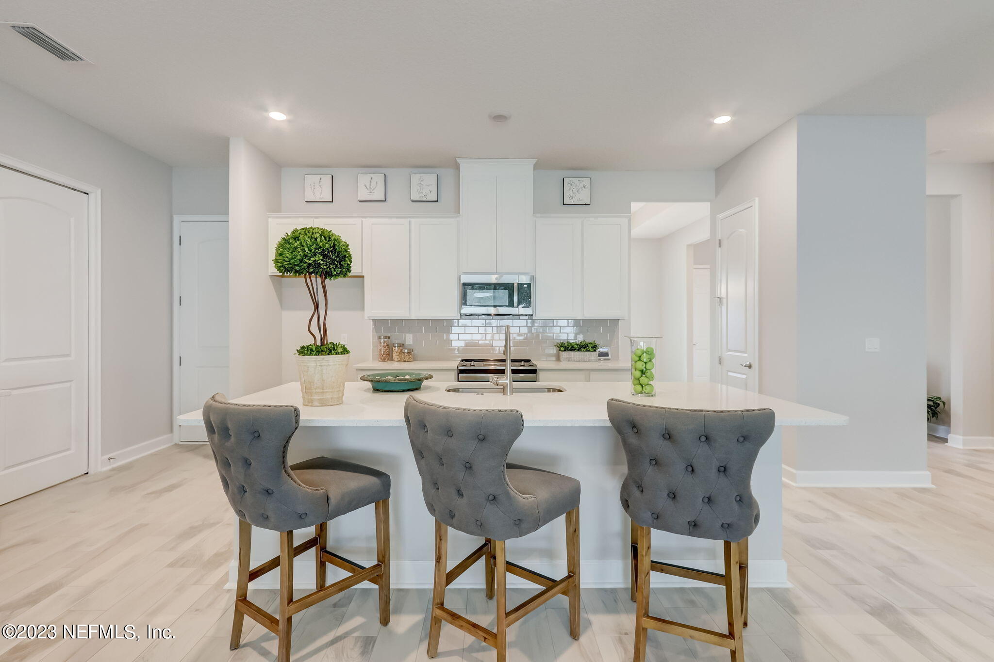 85164 Sandy Ridge Loop, Unit 19 Yulee, FL 32097 - Photo 5 of 23 a dining room with furniture and a potted plant