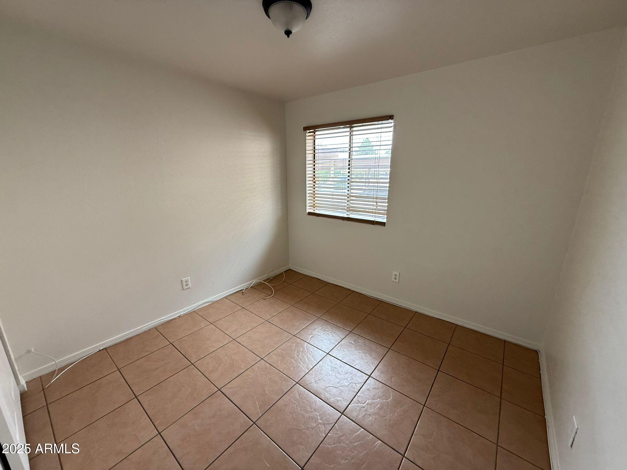712 East 17th Street, Unit D Douglas, AZ 85607 - Photo 10 of 16 an empty room with windows