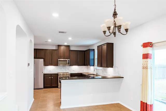 $2,000 | 2950 East Old Settlers Boulevard, Unit 36, Round Rock, TX 78665