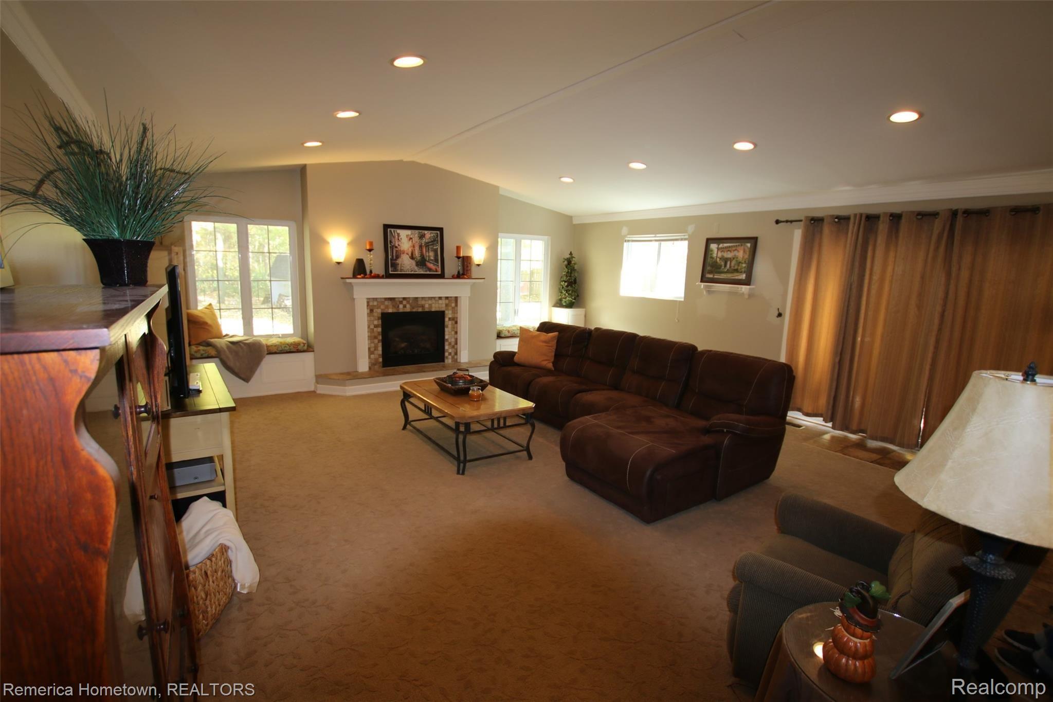 43090 Keystone Canton, MI 48187 - Photo 6 of 23 Family Room.JPG