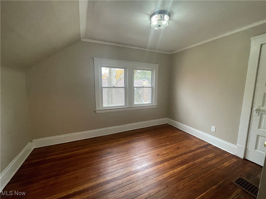 3235 Oak Road Cleveland, OH 44118 - Photo 25 of 47 Bonus bedroom on 3rd floor