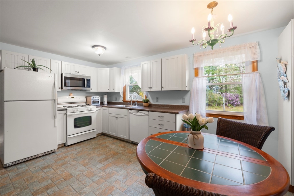 34 Newtown Road Sandwich, MA 02563 - Photo 6 of 18