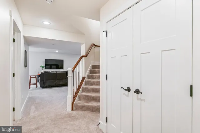 a picture of a wall with a white comforter