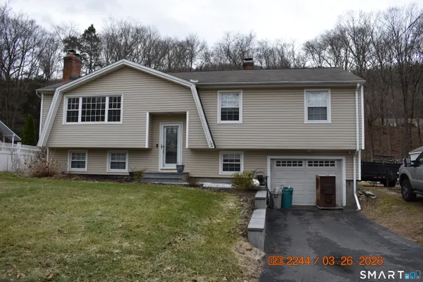 $399,900 | 100 Beacon Valley Road, Beacon Falls, CT 06403