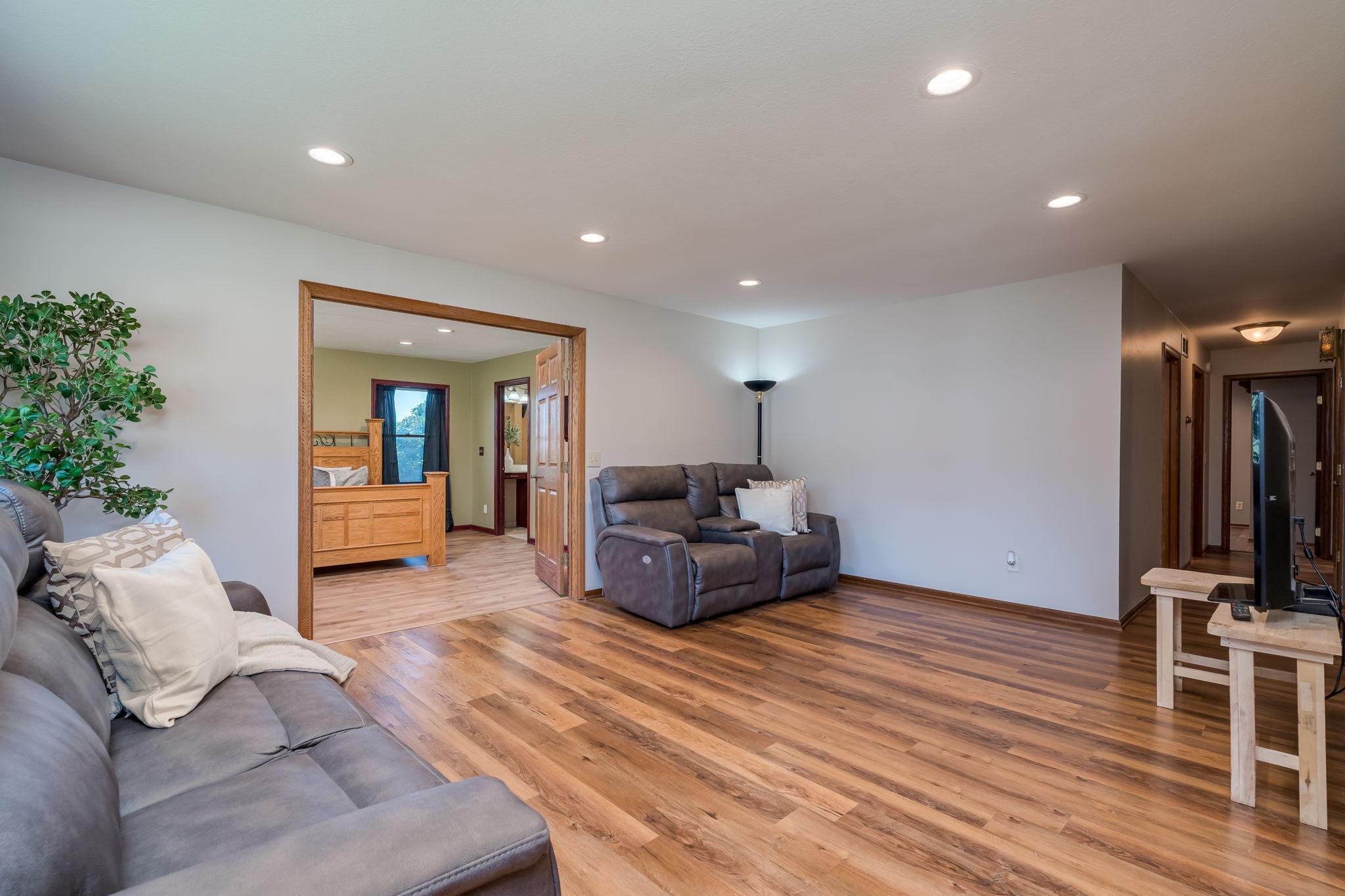 432 3rd Avenue Pemberton, MN 56078 - Photo 4 of 41