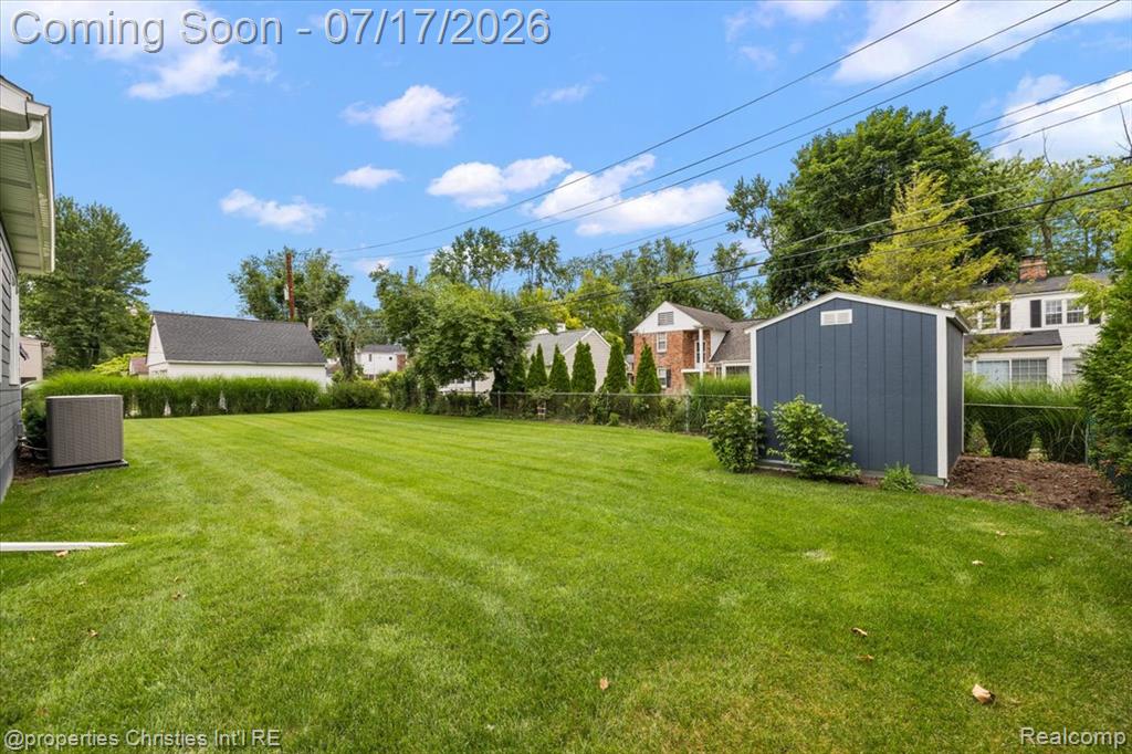 18244 Beverly Road Beverly Hills, MI 48025 - Photo 8 of 80