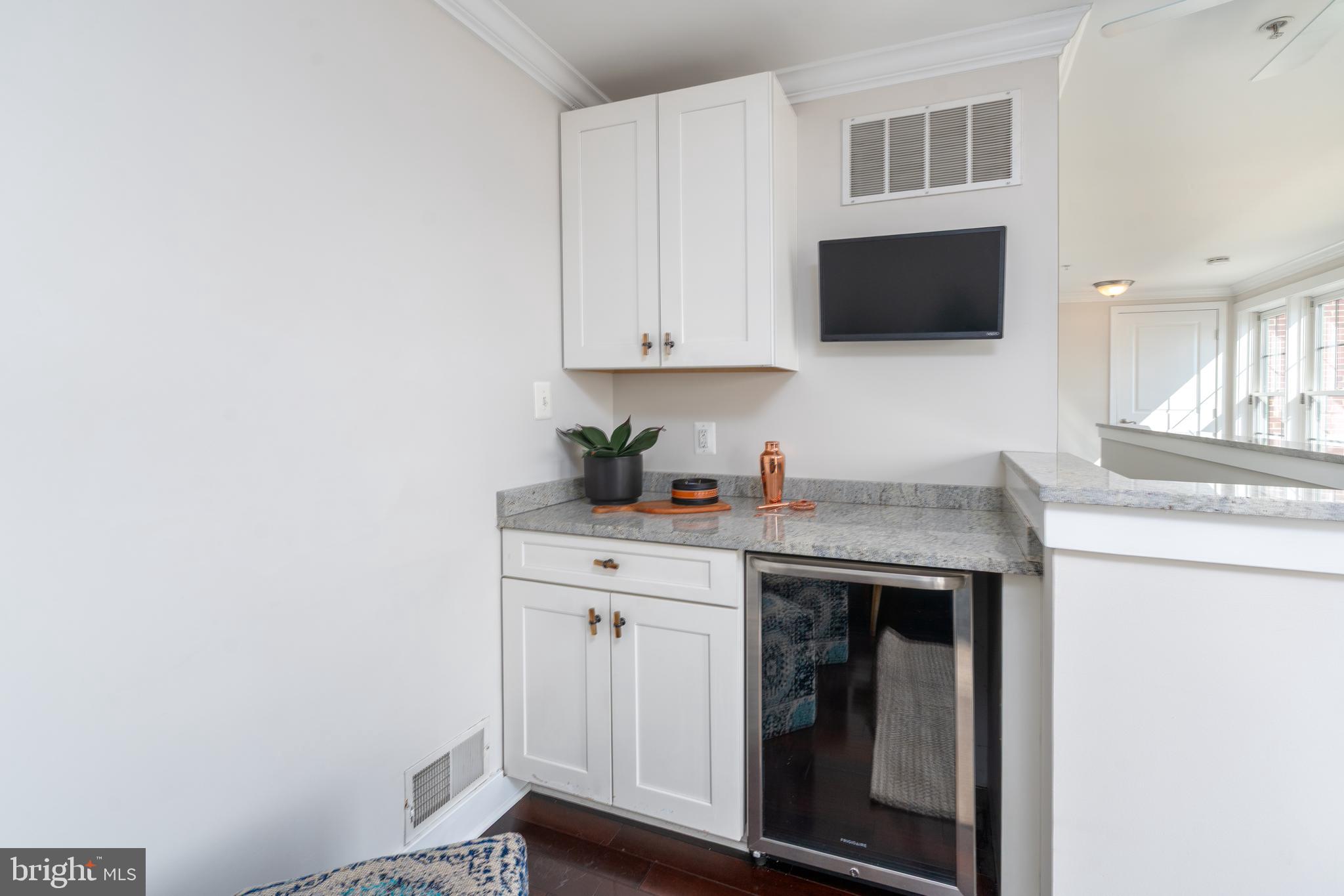 1500 Thames Street, Unit 401 Baltimore, MD 21231 - Photo 23 of 54 a kitchen with a sink and a microwave