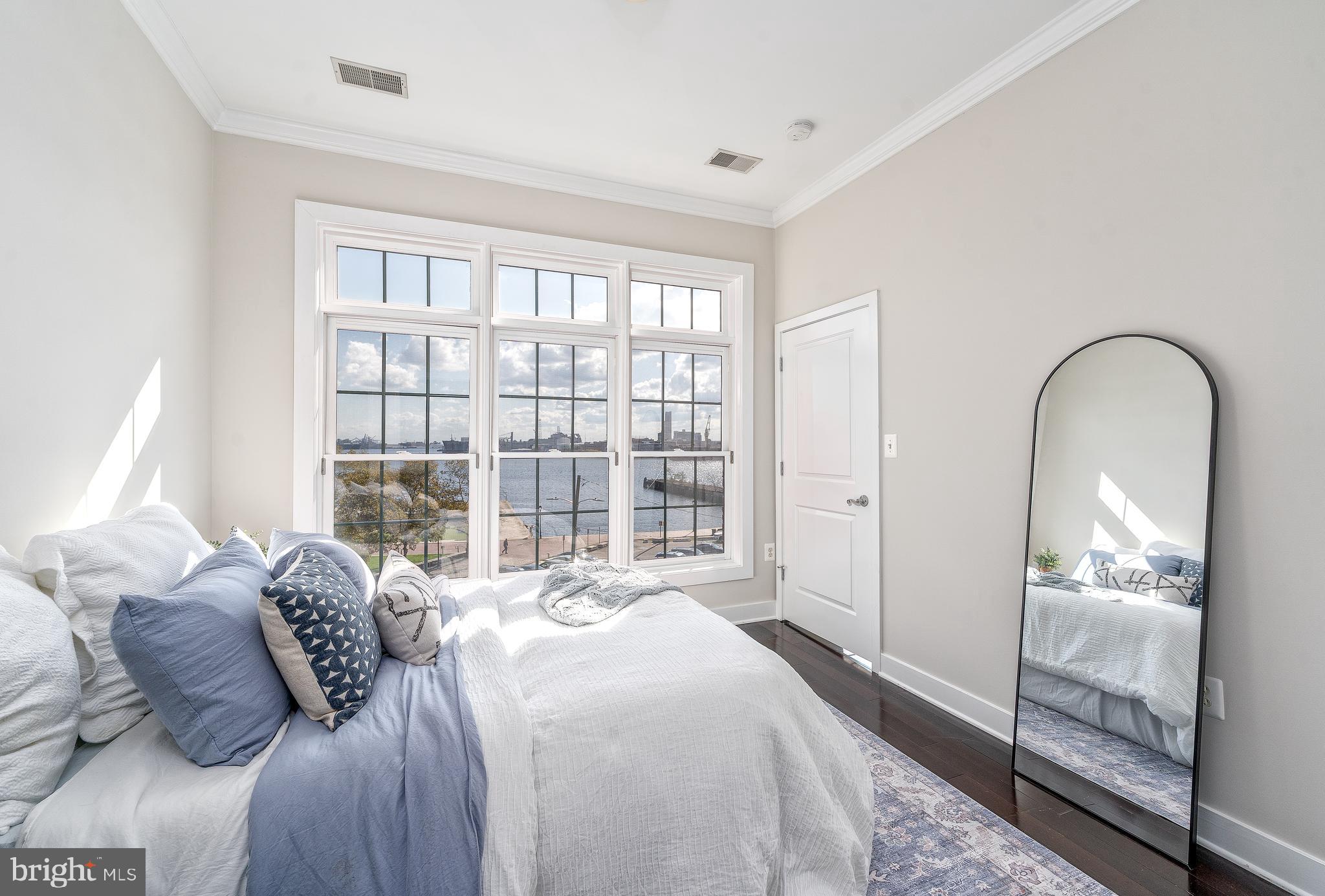 1500 Thames Street, Unit 401 Baltimore, MD 21231 - Photo 9 of 54 a bedroom with a bed and a large window