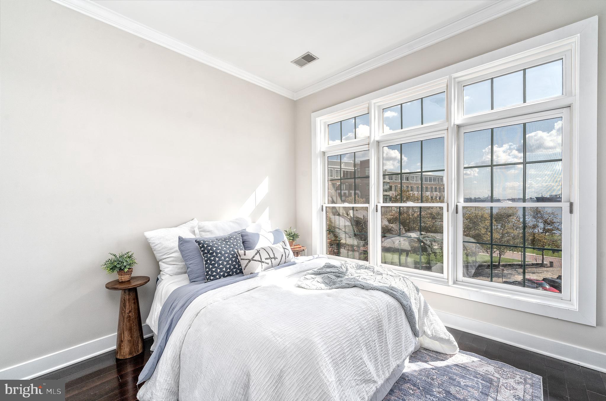 1500 Thames Street, Unit 401 Baltimore, MD 21231 - Photo 10 of 54 a bedroom with a bed and a window
