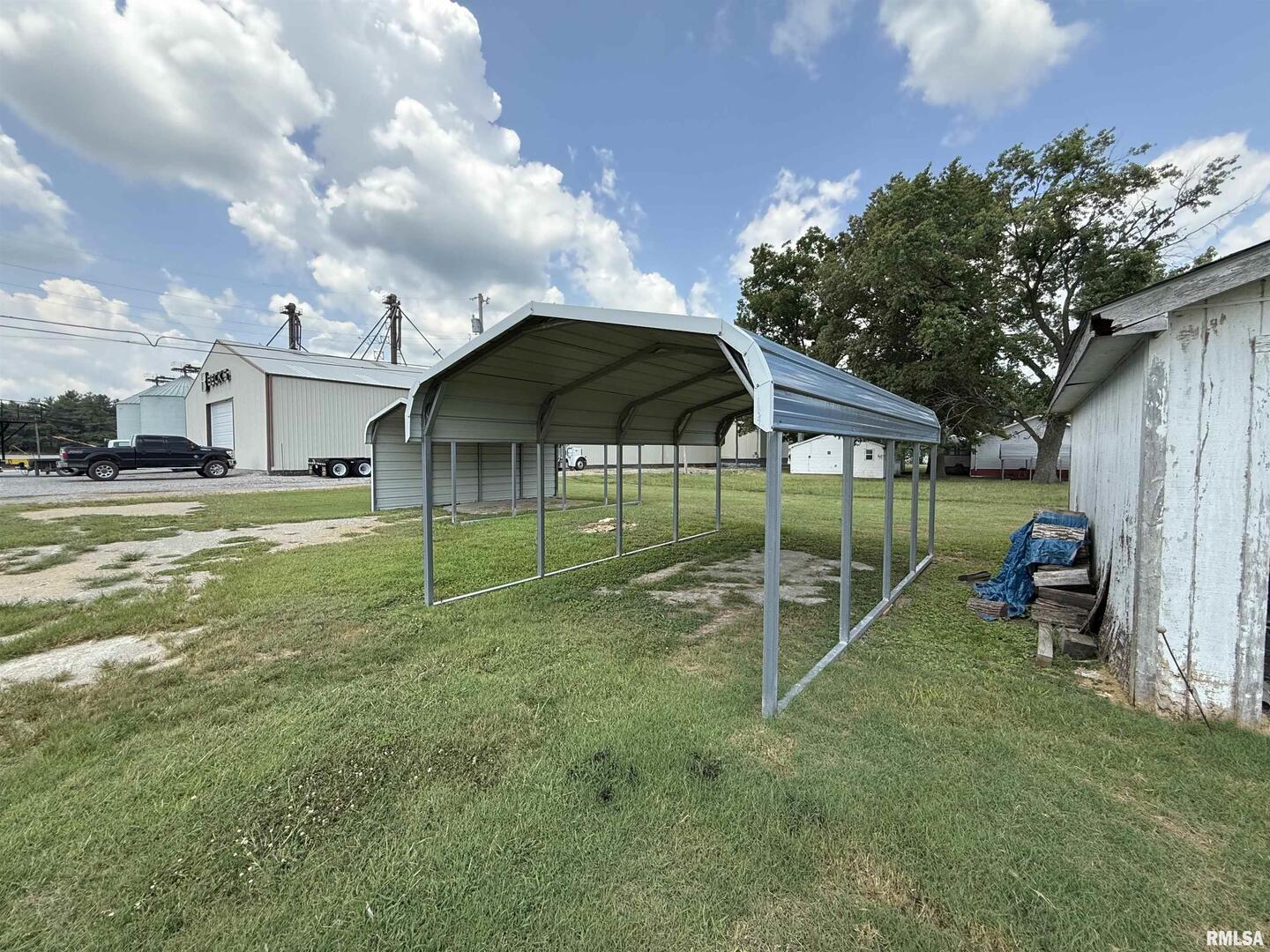 103 Baltimore Street Ridgway, IL 62979 - Photo 9 of 21 a view of a garden