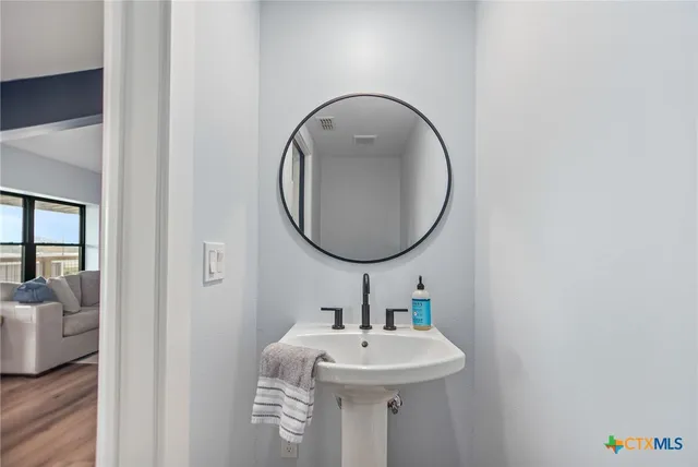 $599,900 | 38 Penny Lane, Port O'Connor, TX 77982