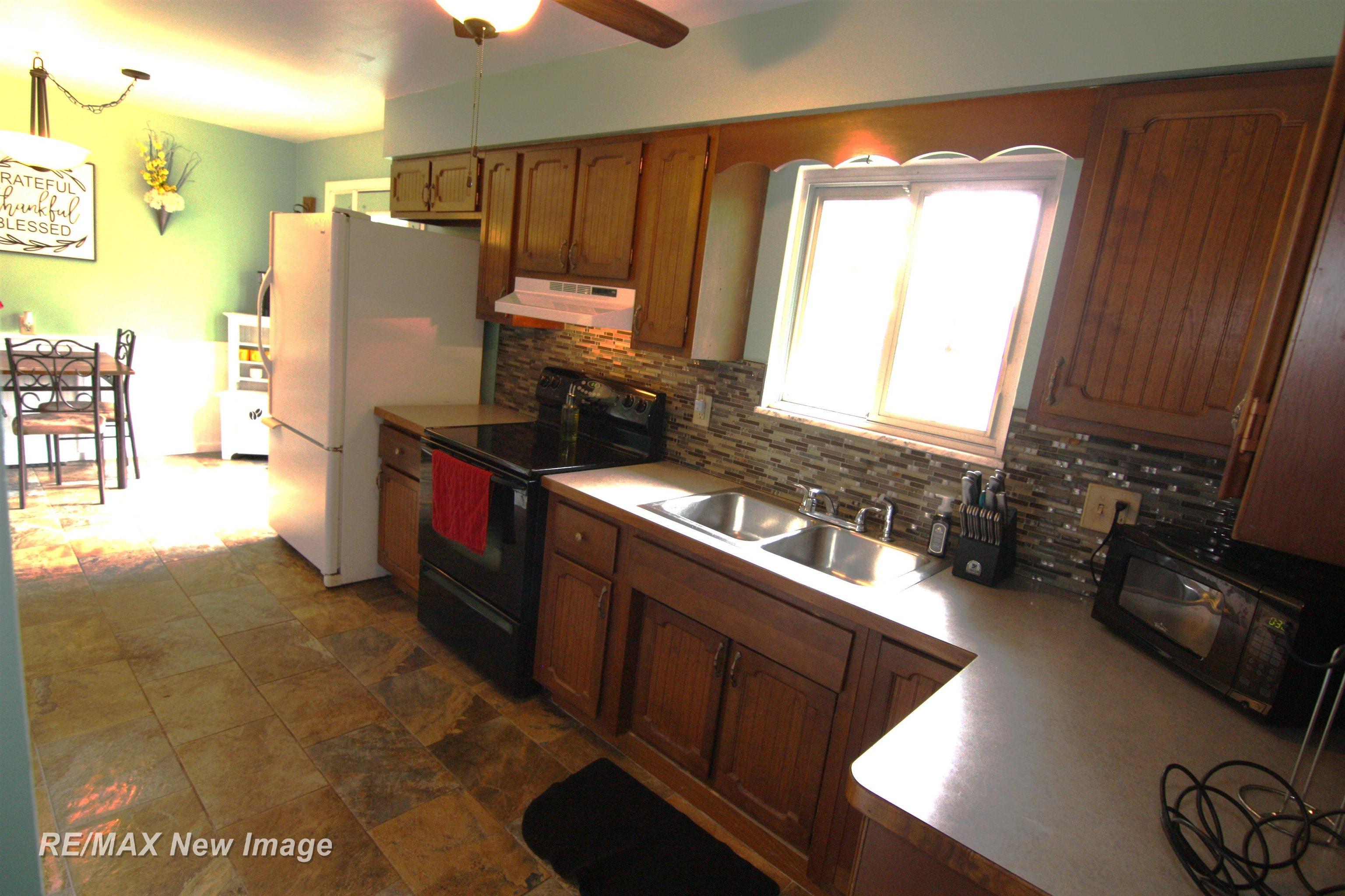 1370 Midland Road Saginaw, MI 48638 - Photo 6 of 23 Gallery Image 6