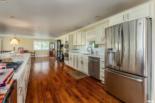 $275,000 | 313 Country Club Lane, Harrisburg, IL 62946