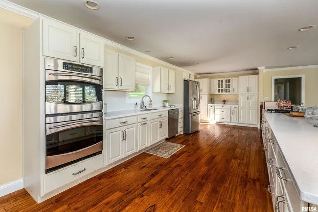 $275,000 | 313 Country Club Lane, Harrisburg, IL 62946