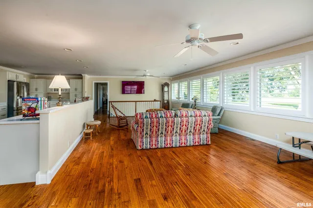 $275,000 | 313 Country Club Lane, Harrisburg, IL 62946