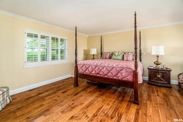 $275,000 | 313 Country Club Lane, Harrisburg, IL 62946