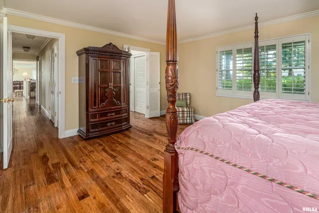 $275,000 | 313 Country Club Lane, Harrisburg, IL 62946