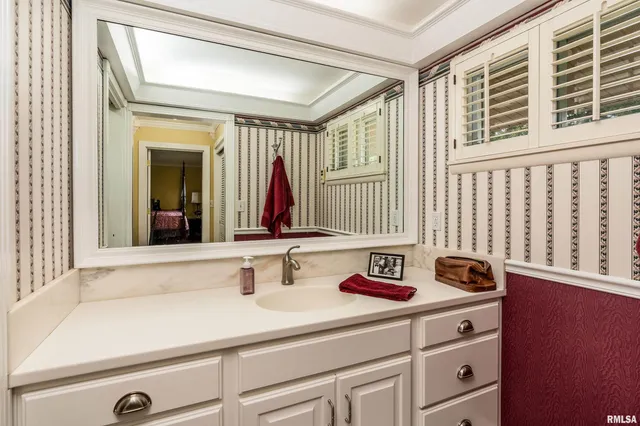 $275,000 | 313 Country Club Lane, Harrisburg, IL 62946