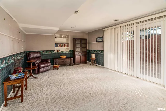 $275,000 | 313 Country Club Lane, Harrisburg, IL 62946