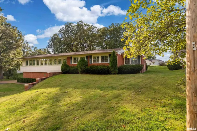 $275,000 | 313 Country Club Lane, Harrisburg, IL 62946