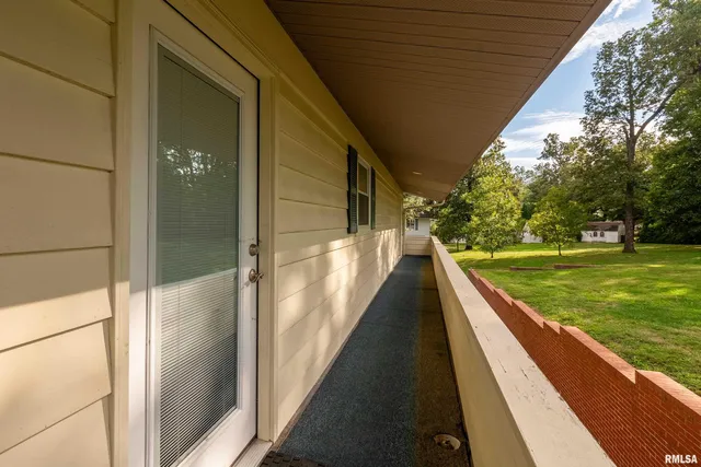 $275,000 | 313 Country Club Lane, Harrisburg, IL 62946