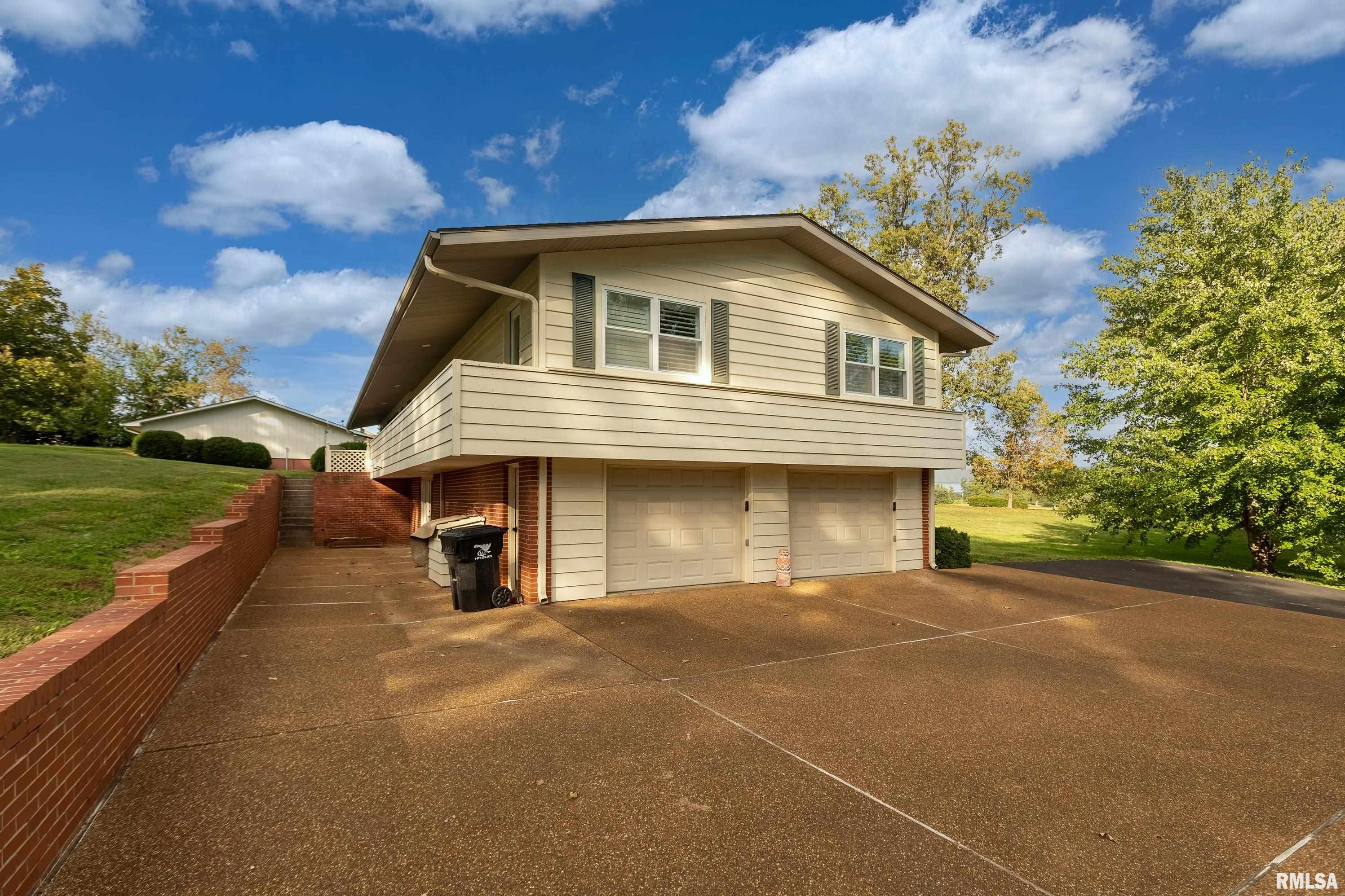 313 Country Club Lane Harrisburg, IL 62946 - Photo 33 of 42