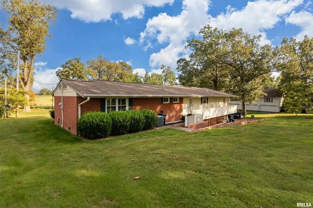 $275,000 | 313 Country Club Lane, Harrisburg, IL 62946
