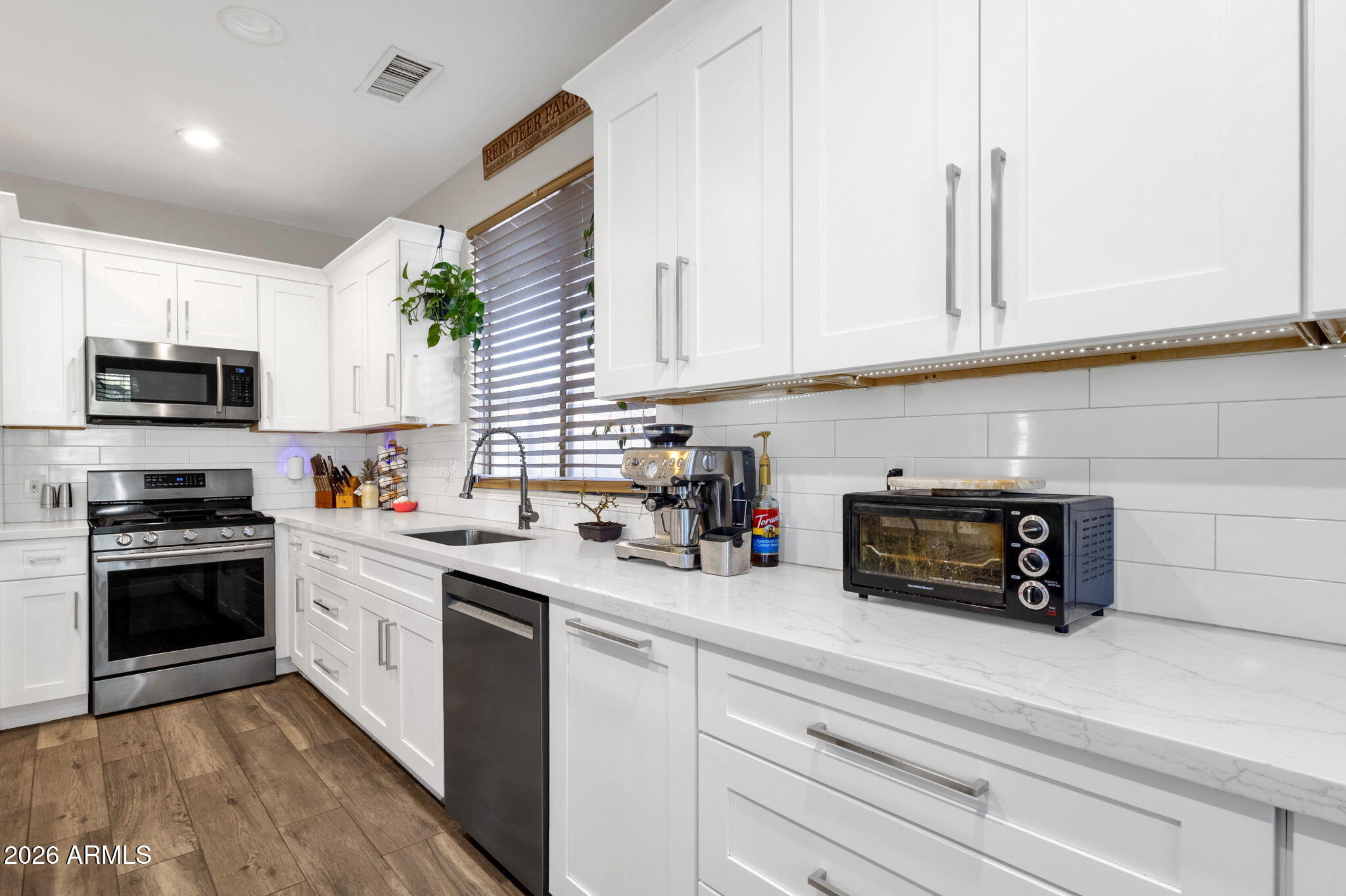 3892 East Ironhorse Road Gilbert, AZ 85297 - Photo 6 of 33 14-web-or-mls-3892-e-ironhorse-rd