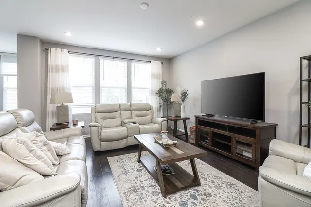 $514,900 | 169 Waverly Court, Bloomingdale, IL 60108