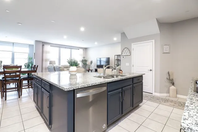 $514,900 | 169 Waverly Court, Bloomingdale, IL 60108