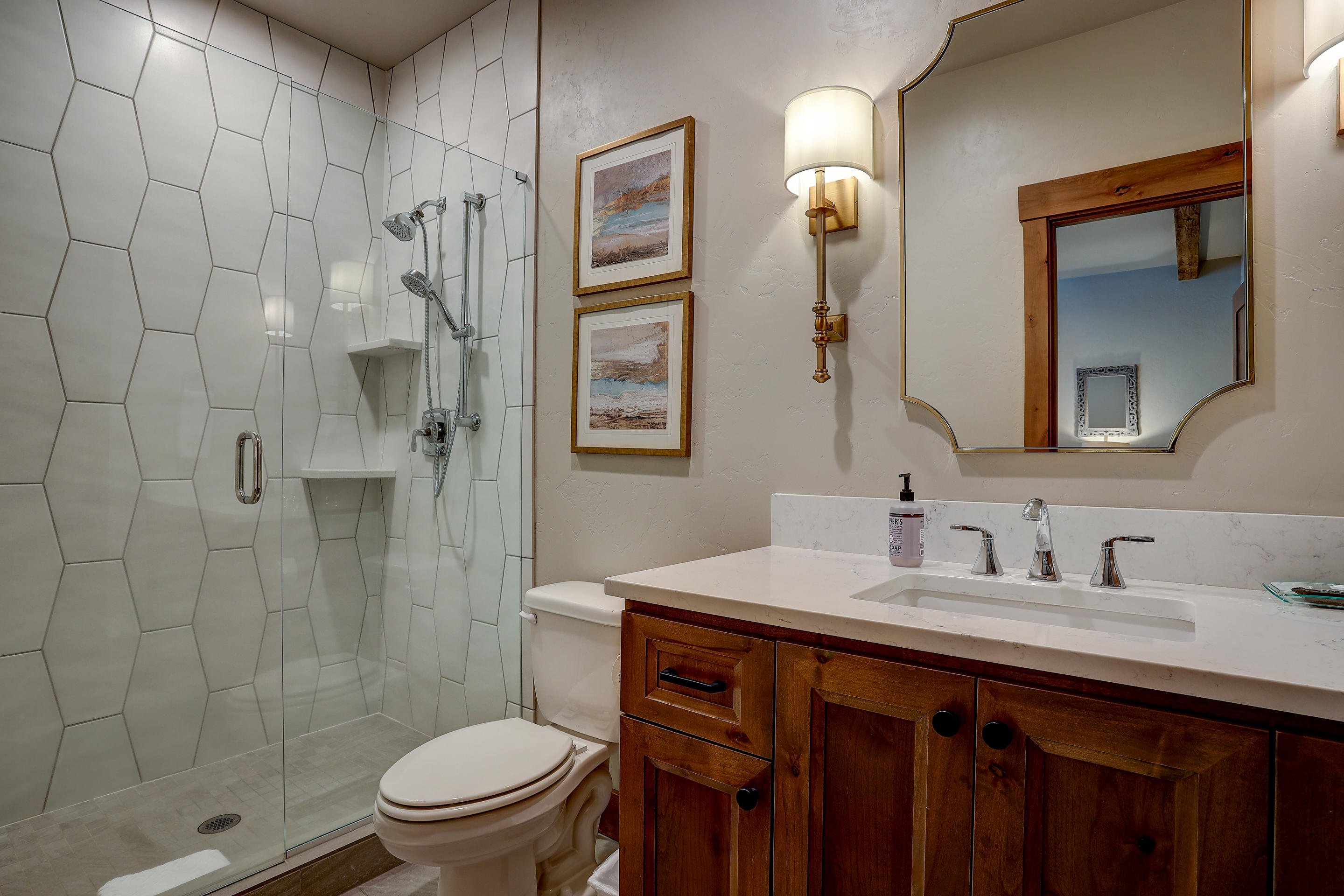 56688 Glowstone Loop Bend, OR 97707 - Photo 26 of 53 En Suite